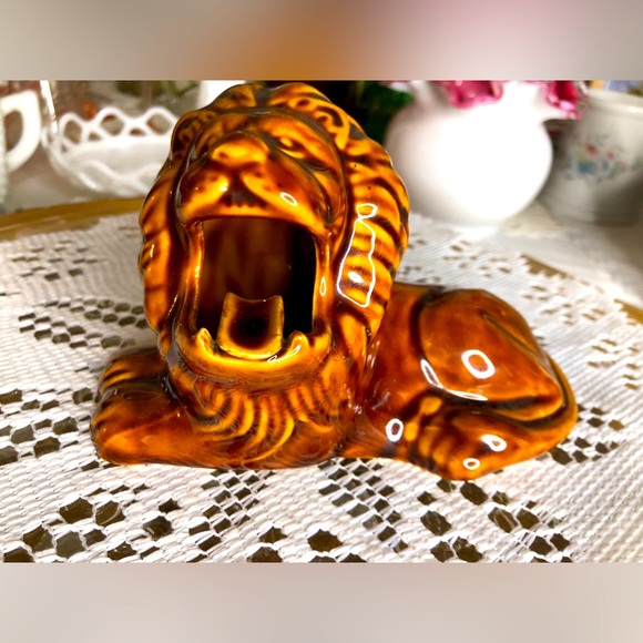 Other - Vintage lion ashtray